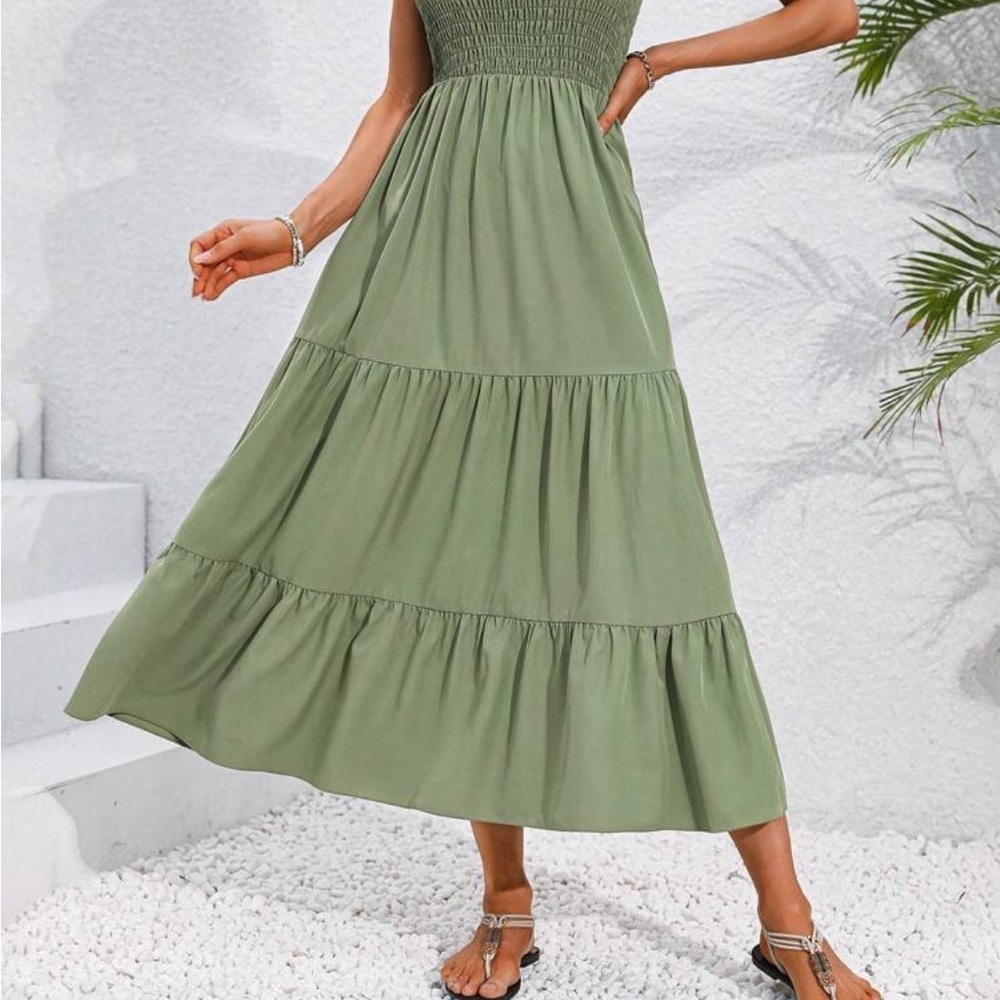 Green Tiered Smocked Maxi dress for Casual Wear

8127 - Picture 5 of 7